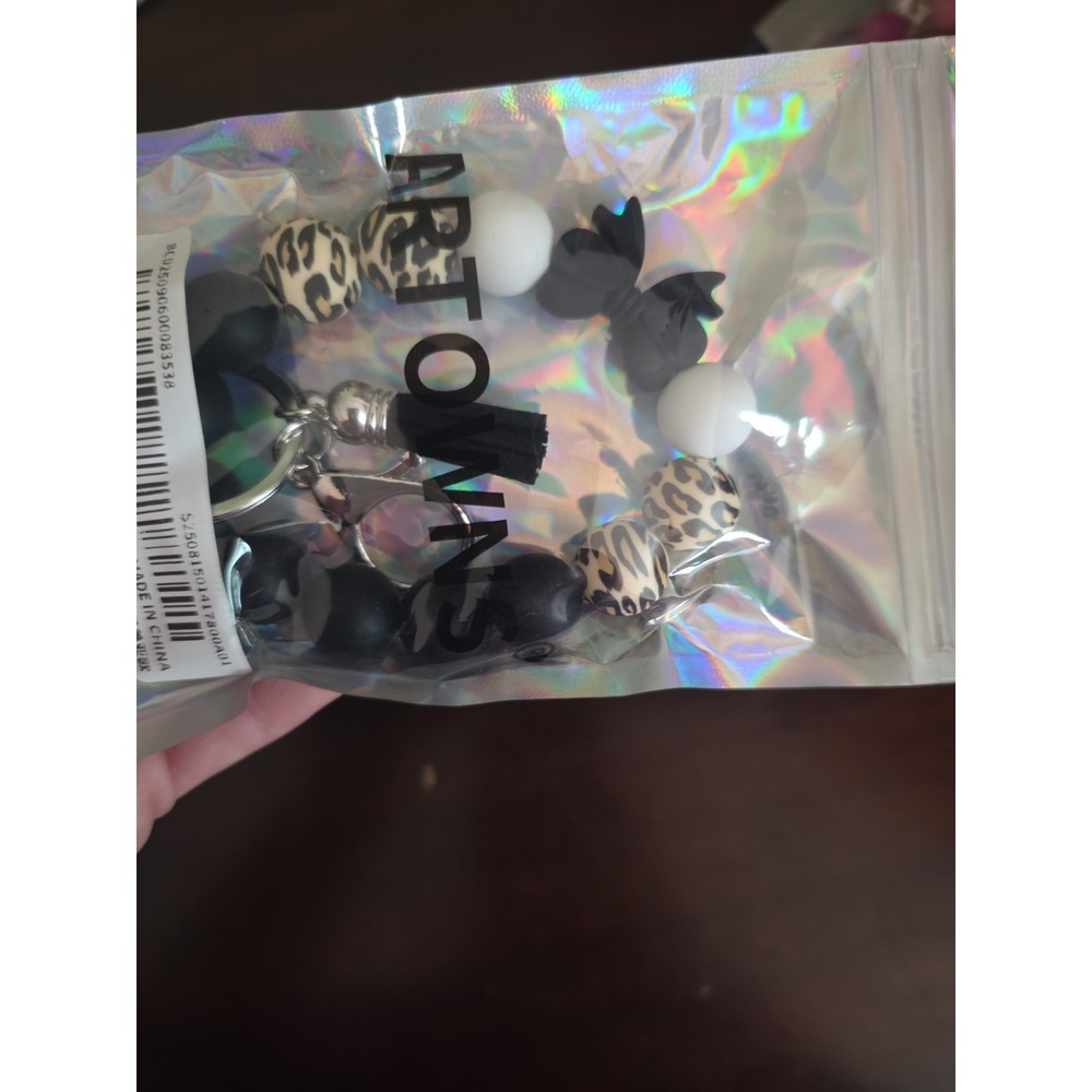 Black And Cheetah Print With Bow Keyring - Picture 3 of 5
